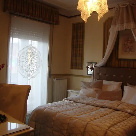 Отель Vandelli 3*