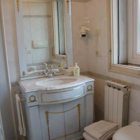 Отель Vandelli 3*