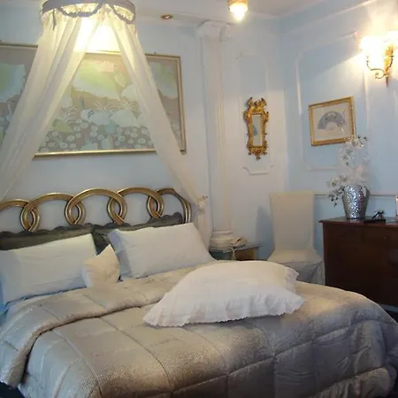 Отель Vandelli 3*