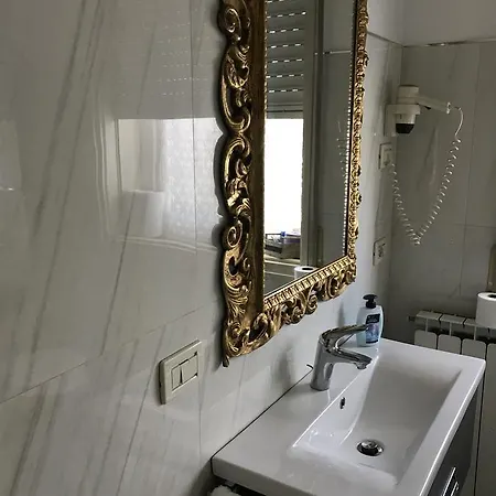 Отель Vandelli 3*